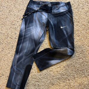 Nike DRI-FIT Black and White Swirl Patterned Running Leggings
